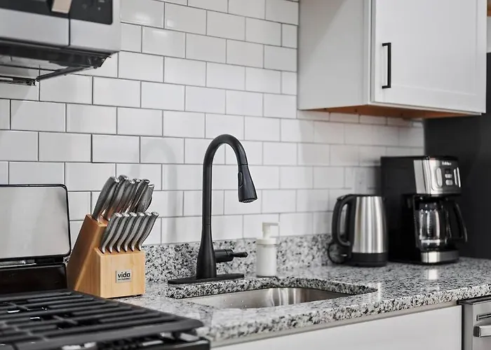 Shadyside, !1 Spacious & Modern 1 Bedroom With Parking Pittsburgh
