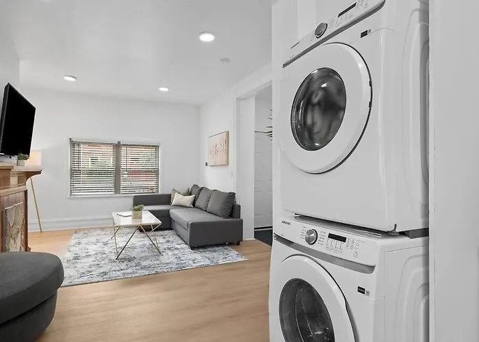 Shadyside, !1 Spacious & Modern 1 Bedroom With Parking Pittsburgh
