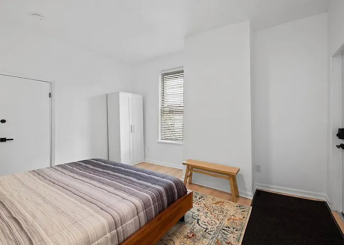 Shadyside, !1 Spacious & Modern 1 Bedroom With Parking Pittsburgh