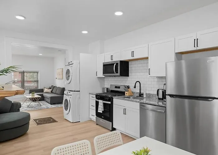 Apartment Shadyside, !1 Spacious & Modern 1 Bedroom With Parking *