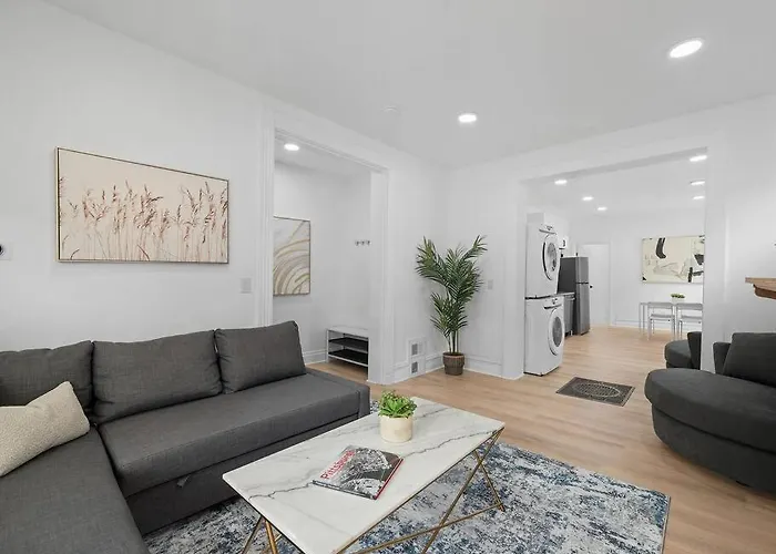 Apartment Shadyside, !1 Spacious & Modern 1 Bedroom With Parking