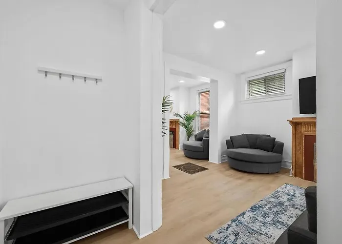 Shadyside, !1 Spacious & Modern 1 Bedroom With Parking Apartment *