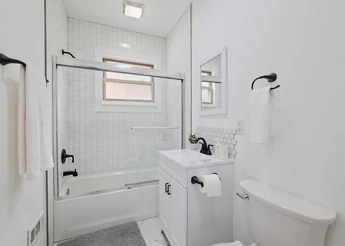 Apartment Shadyside, !1 Spacious & Modern 1 Bedroom With Parking *