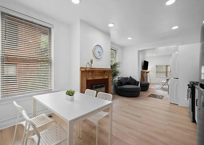 Shadyside, !1 Spacious & Modern 1 Bedroom With Parking *
