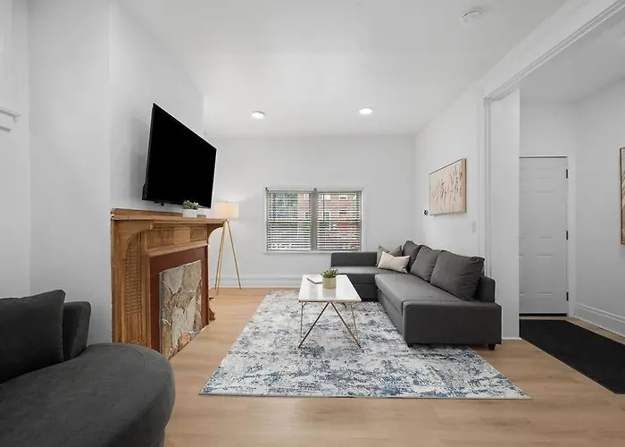 Shadyside, !1 Spacious & Modern 1 Bedroom With Parking Pittsburgh