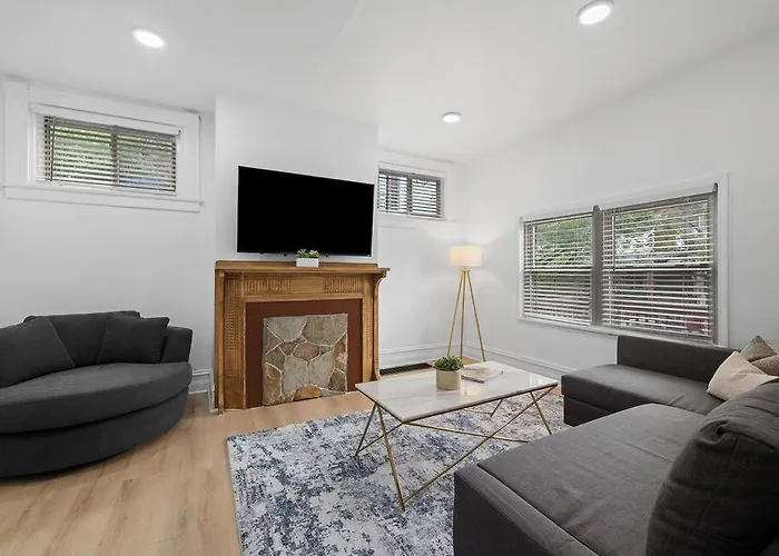 Shadyside, !1 Spacious & Modern 1 Bedroom With Parking